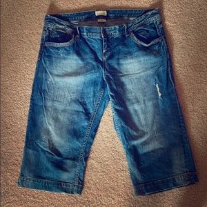 Maurices Capri pants